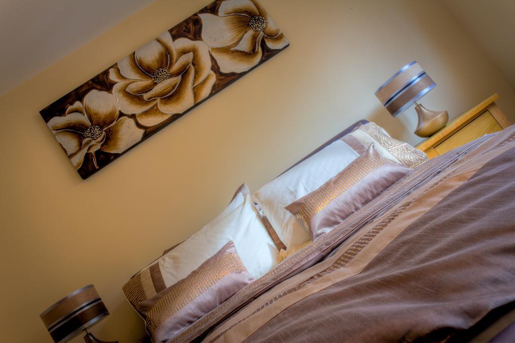 The Lindley Suite - Simple2Let Serviced Apartments Huddersfield Exterior photo