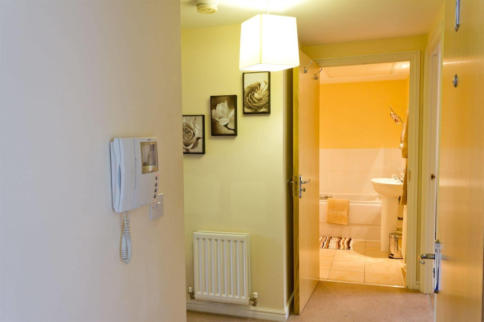 The Lindley Suite - Simple2Let Serviced Apartments Huddersfield Exterior photo
